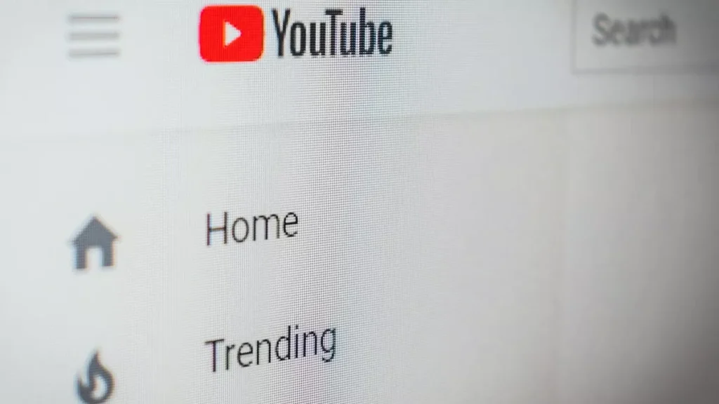 YouTube Alarm für ein von der KI seines Chefs generiertes Video