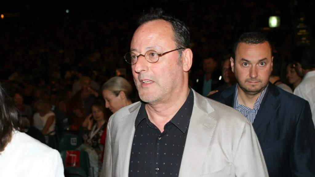 Ein Deepfake von Jean Reno kostet ihn 350.000 Euro: der Abstieg in die Hölle eines Vaters.