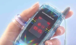 Commodore bringt Callback auf den Markt, ein Klapptelefon, das soziale Medien blockiert