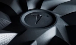 Tesla Balance Bike: Das erste Fahrrad der Marke ist offiziell … aber es gibt einen Trick