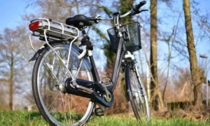 Wird es in Frankreich bald Helmpflicht für alle Fahrräder und Roller geben?