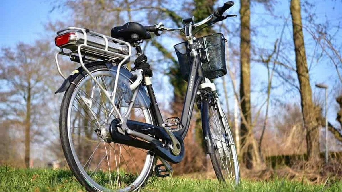 Wird es in Frankreich bald Helmpflicht für alle Fahrräder und Roller geben?
