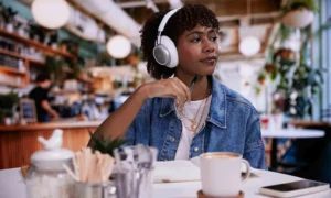 Neu im Angebot: absolute Stille, Hi-Res-Sound und 80 Stunden Musik mit den JBL Live 780NC-Kopfhörern