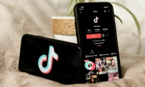 Sicherheit von Minderjährigen: Laut EU tut TikTok nicht genug