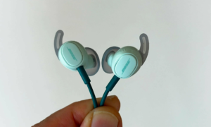 Bose lässt den kabelgebundenen Trend mit neuen Kopfhörern mit Geräuschunterdrückung wieder aufleben