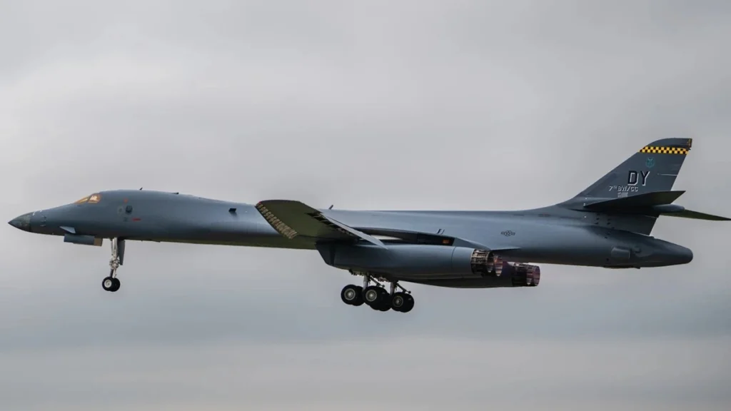 Abflug von B-1-Bombern aus Fairford: Als der Schatten eines iranischen Drohnenangriffs über dem Vereinigten Königreich hängt