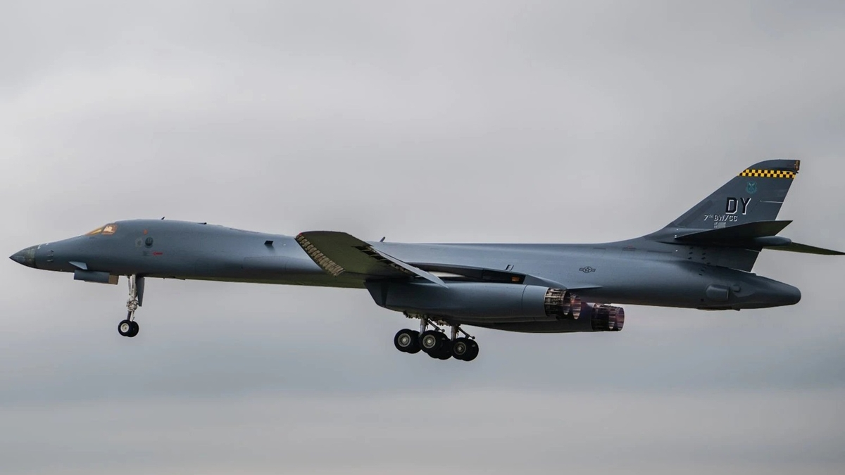 Abflug von B-1-Bombern aus Fairford: Als der Schatten eines iranischen Drohnenangriffs über dem Vereinigten Königreich hängt