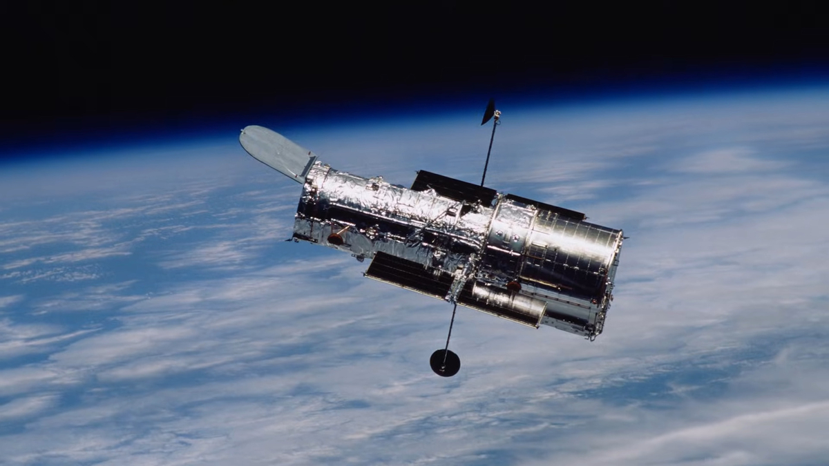 Hubble findet eine Galaxie, die nicht mehr weiß, wie sie sich dreht